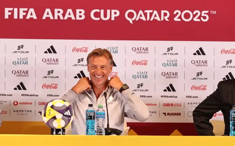 رينارد يبعث تهنئة لفلسطين ويواجه سؤال الدوري السعودي المتكرر